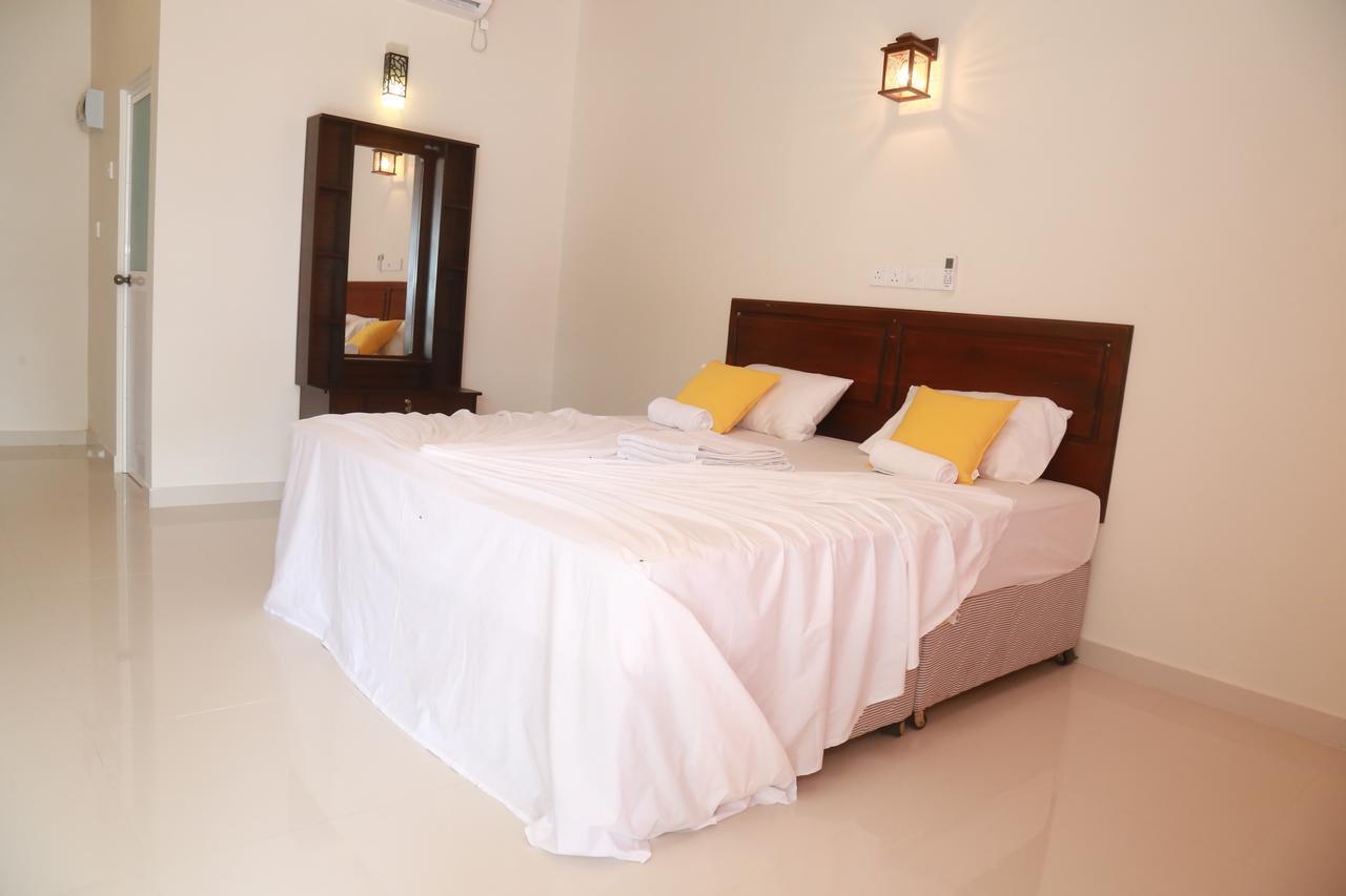 Serene Beach Hotel Диквелла Экстерьер фото