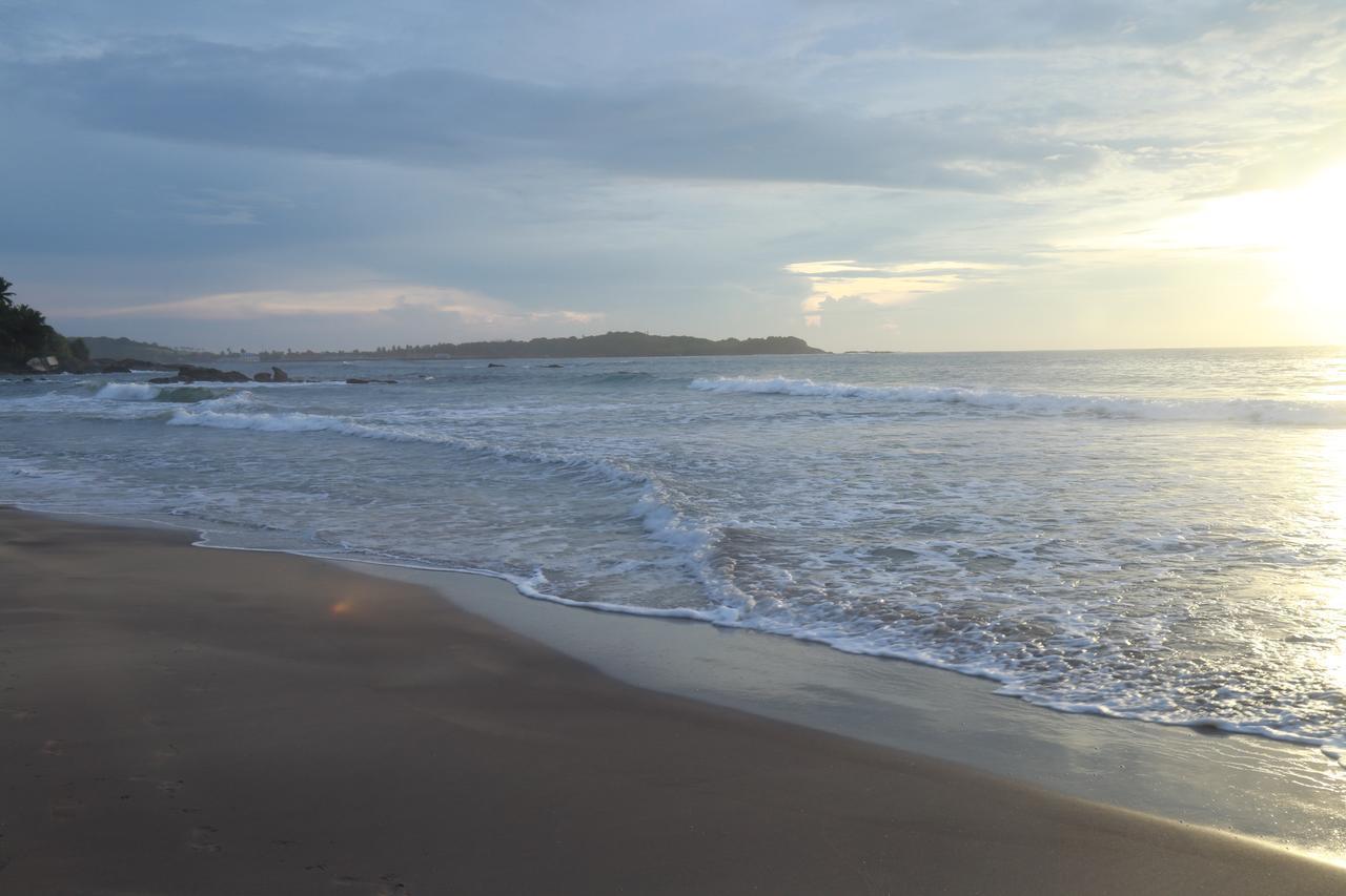 Serene Beach Hotel Диквелла Экстерьер фото
