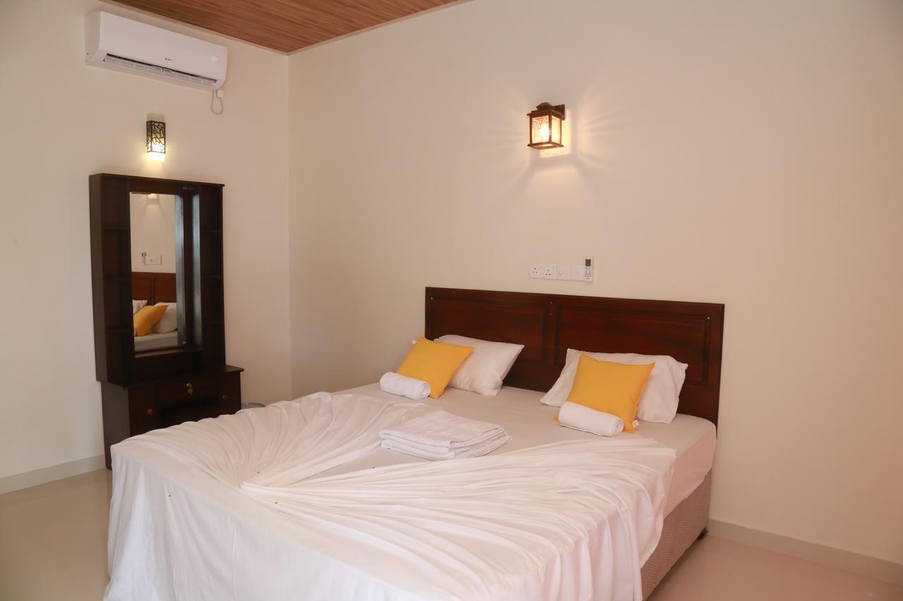 Serene Beach Hotel Диквелла Экстерьер фото